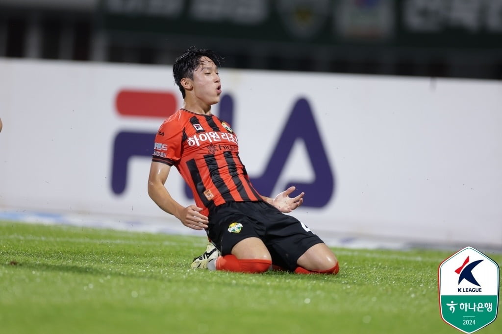 格雷手起刀落三分命中 王牌一波13-2将风暴打停