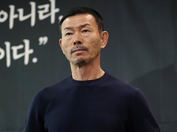 镜报：斯通斯缺席训练，出战利物浦前景存疑